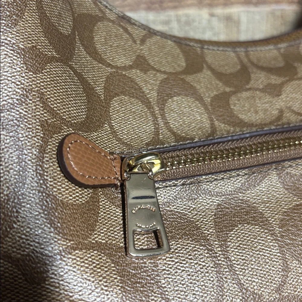 Coach Harley Hobo Tan signature C Shoulder Saddle Bag purse tote - Picture 8 of 16